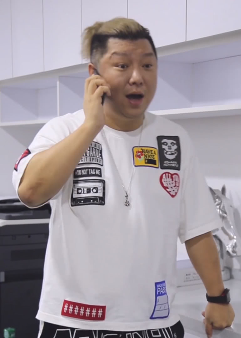 学生的妈妈男女18歲。